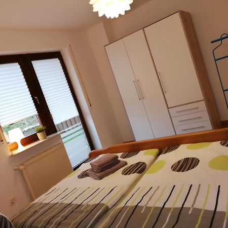 Ebenerdige Ferienwohnung Mit Grosser Terrasse In Der Naehe Des Waldes, Zum Wohlfuehlen Schoneck Exterior photo