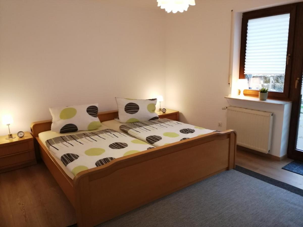 Ebenerdige Ferienwohnung Mit Grosser Terrasse In Der Naehe Des Waldes, Zum Wohlfuehlen Schoneck Exterior photo