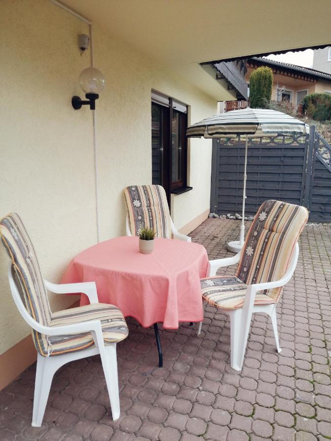 Ebenerdige Ferienwohnung Mit Grosser Terrasse In Der Naehe Des Waldes, Zum Wohlfuehlen Schoneck Exterior photo
