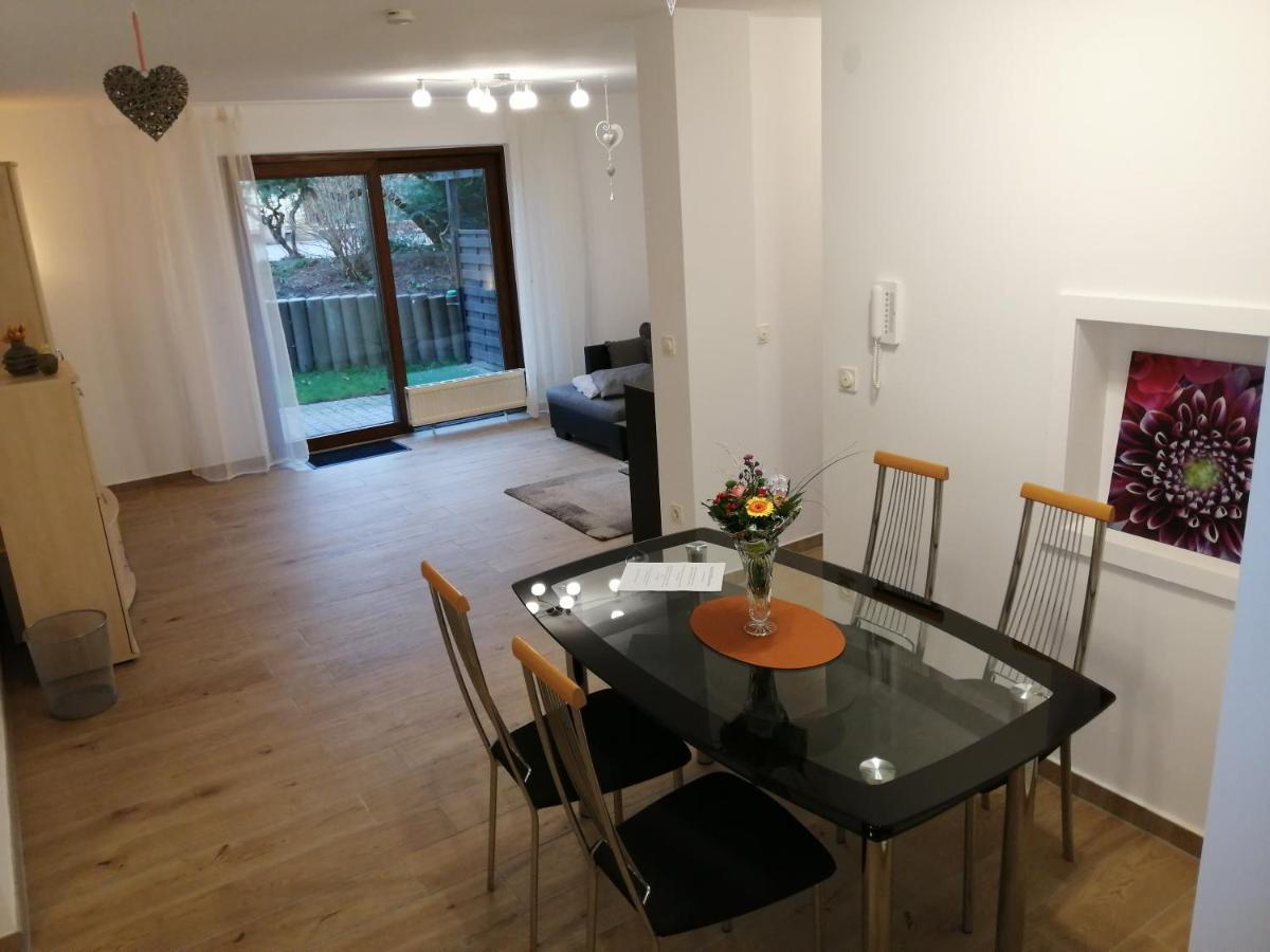 Ebenerdige Ferienwohnung Mit Grosser Terrasse In Der Naehe Des Waldes, Zum Wohlfuehlen Schoneck Exterior photo
