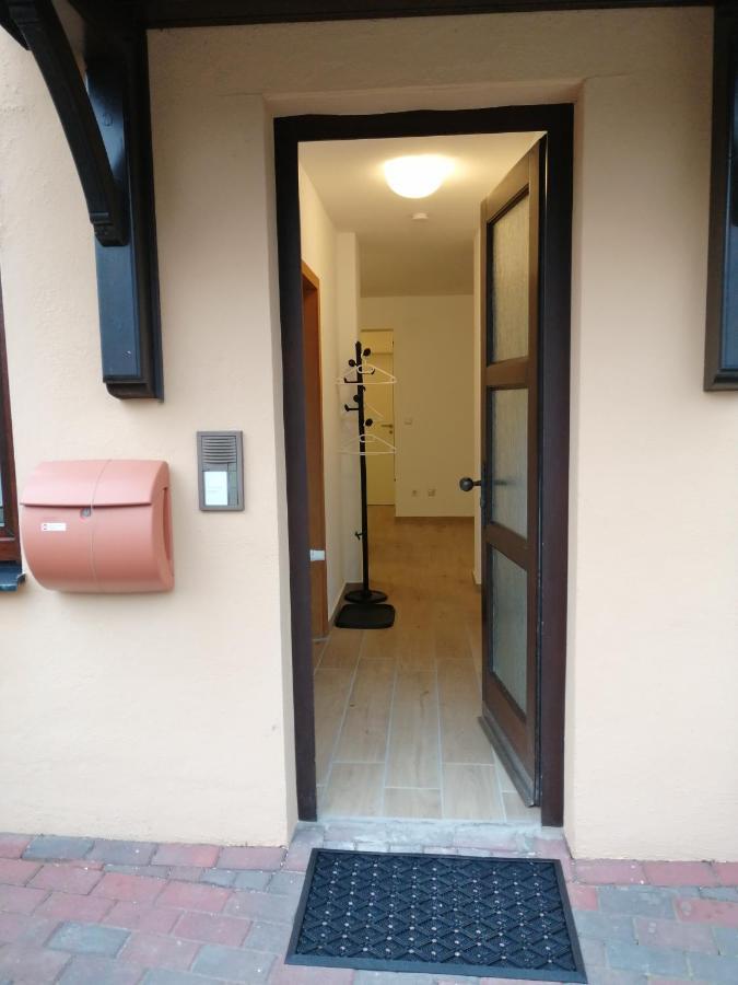 Ebenerdige Ferienwohnung Mit Grosser Terrasse In Der Naehe Des Waldes, Zum Wohlfuehlen Schoneck Exterior photo