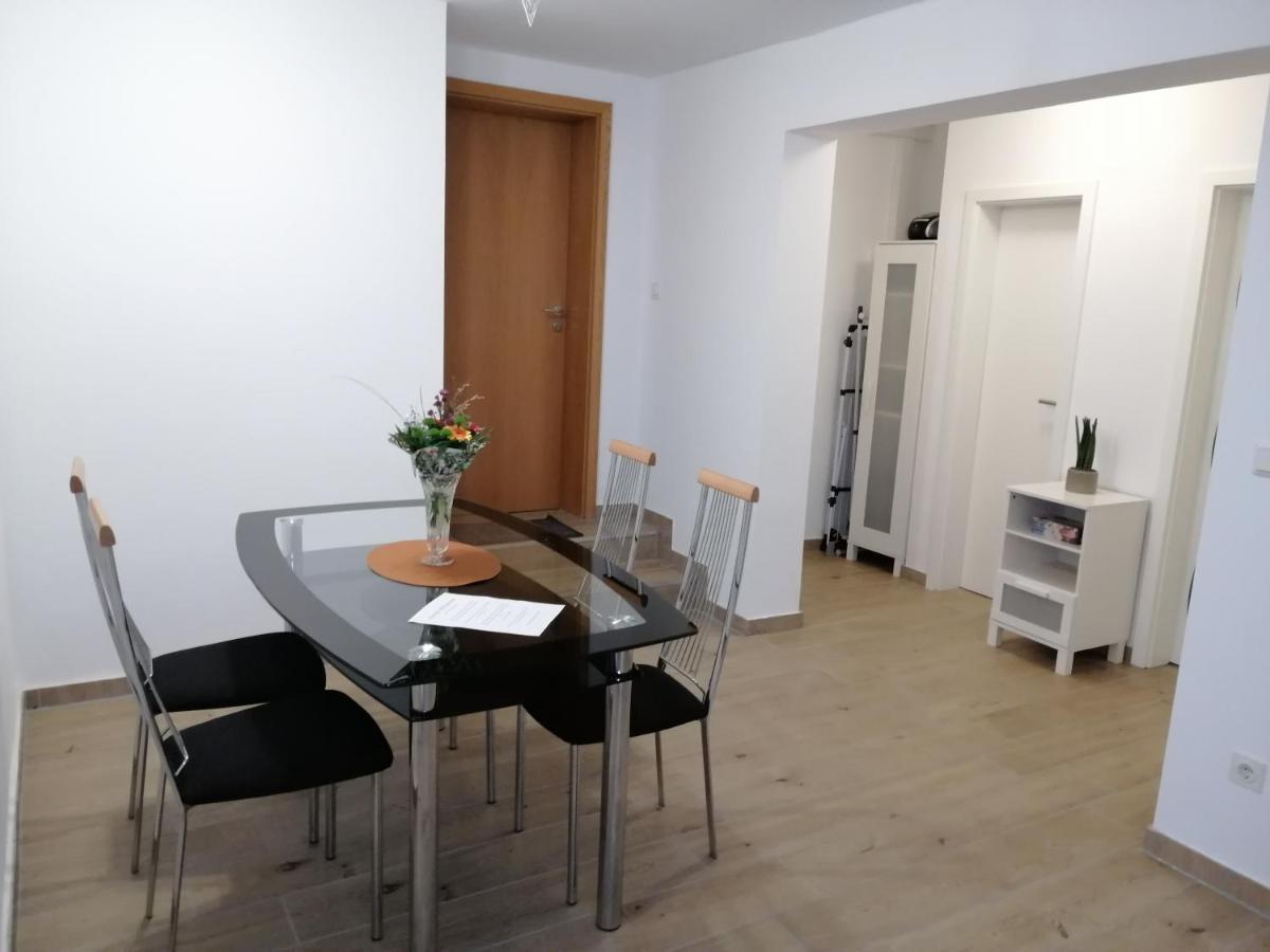 Ebenerdige Ferienwohnung Mit Grosser Terrasse In Der Naehe Des Waldes, Zum Wohlfuehlen Schoneck Exterior photo