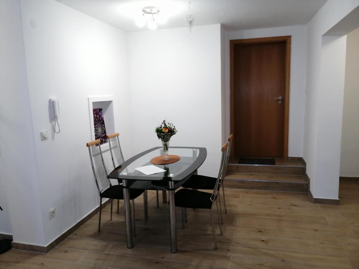 Ebenerdige Ferienwohnung Mit Grosser Terrasse In Der Naehe Des Waldes, Zum Wohlfuehlen Schoneck Exterior photo